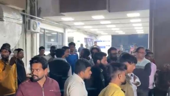 પરિવારજનોએ આરોપ મૂક્યો છે કે ફતેગંજ પોલીસે શરૂઆતમાં કલાકો સુધી કોઈ કાર્યવાહી કરી નહોતી