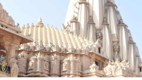 શિવભક્તો અને શ્રેષ્ઠિઓના દાનથી સોમનાથ (Somnath) ને સુવર્ણમય બનાવવામાં આવી રહ્યું છે,