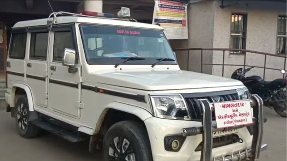 ખનીજ માફિયા (Mineral Mafia) ઓ દ્વારા આ વોટ્સએપ ગ્રુપમાં સરકારી અધિકારીઓની ગાડીઓની વિગતવાર માહિતી શેર કરવામાં આવતી હતી