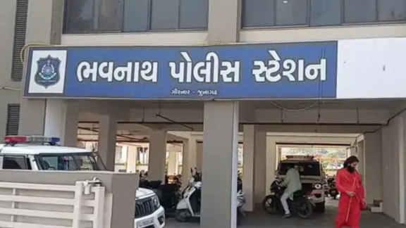 ભવનાથ(Bhavnath)માં વિવાદ જ ભવોભવ, જૈન ધર્મની પતાકાથી વિવાદ