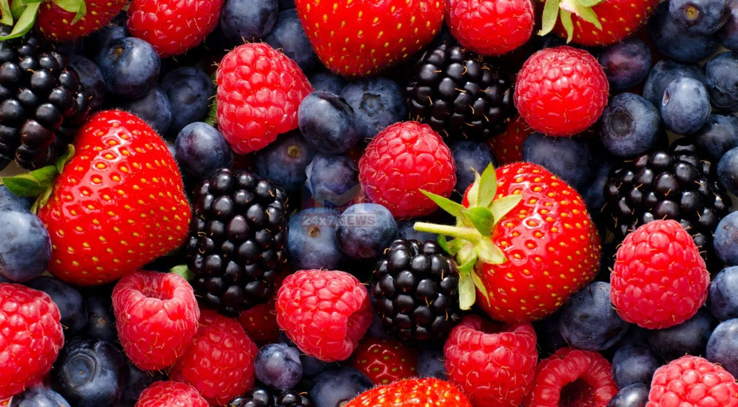 Fruits Storage , દાડમ, કેળા, સ્ટ્રોબેરી, પપૈયું