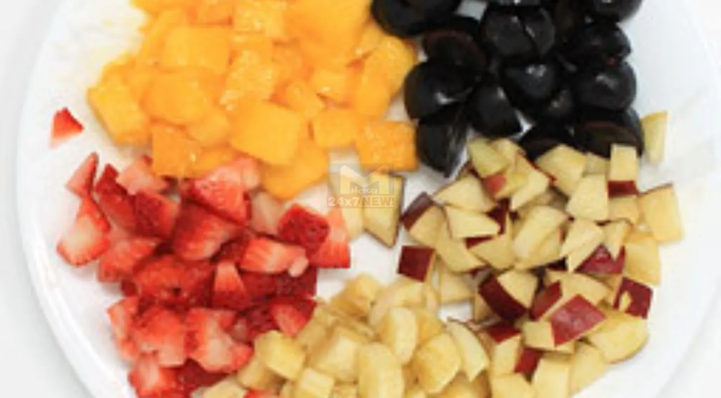 Fruit Custard, હોળી, સફરજન, કેળા, કાળી દ્રાક્ષ