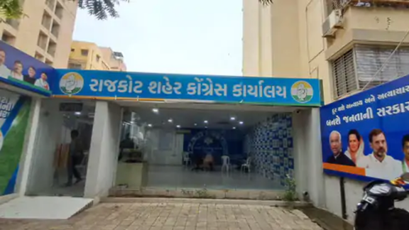 પ્રવીણ સોરાણી(Pravin Sorani)ને પ્રદેશ કોંગ્રેસે નોટિસ ફટકારી