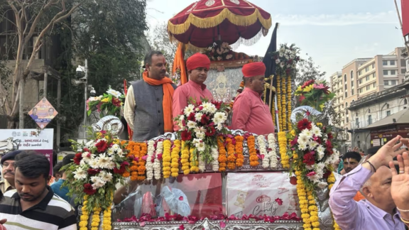 Bhadrakali Matajiની શોભાયાત્રાને મેયરે પ્રસ્થાન કરાવ્યું