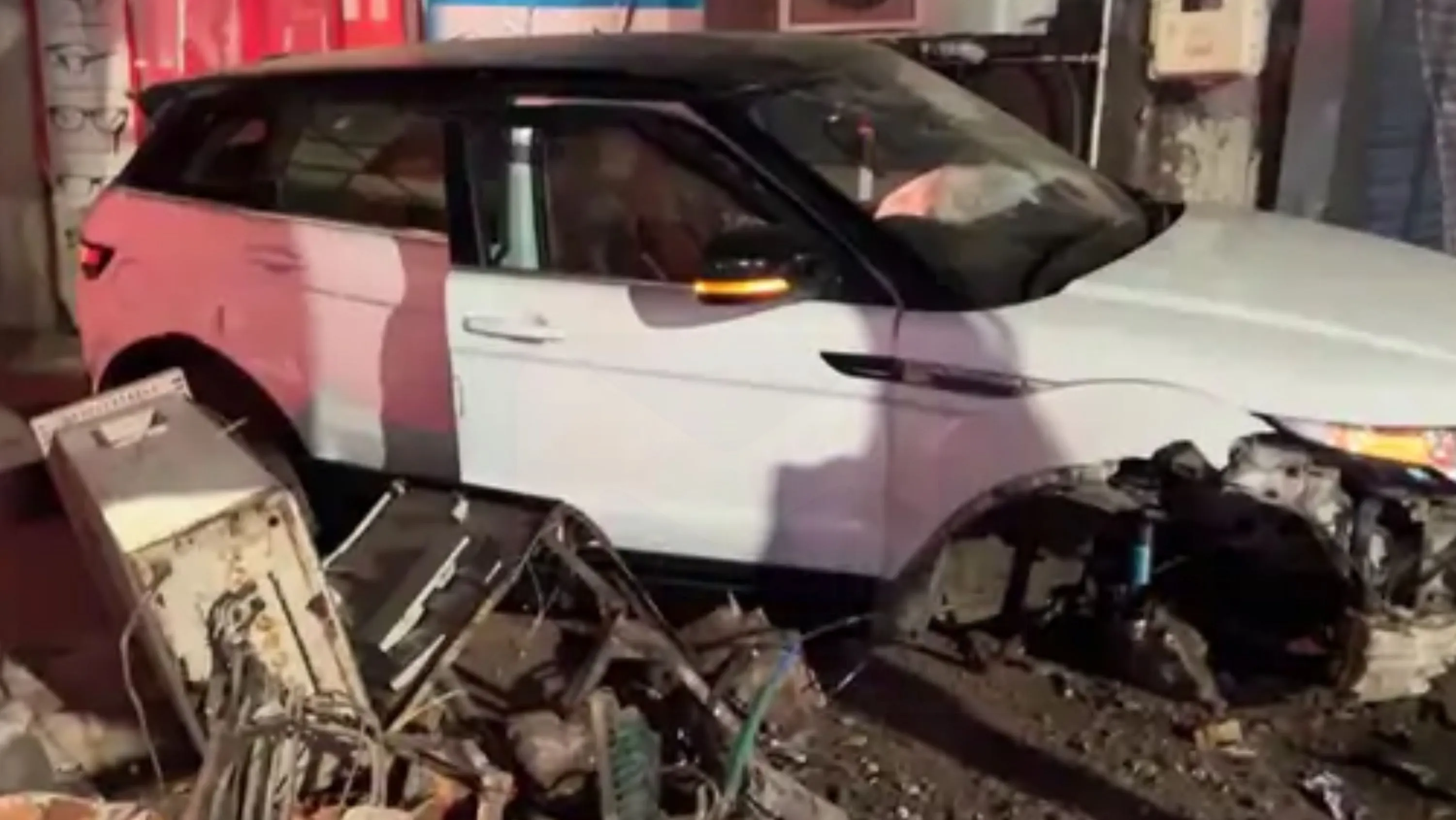 પોલીસ તાત્કાલિક ઘટનાસ્થળે (Horrible accident) પહોંચી અને બેદરકારીથી વાહન ચલાવવાનો ગુનો નોંધ્યો.