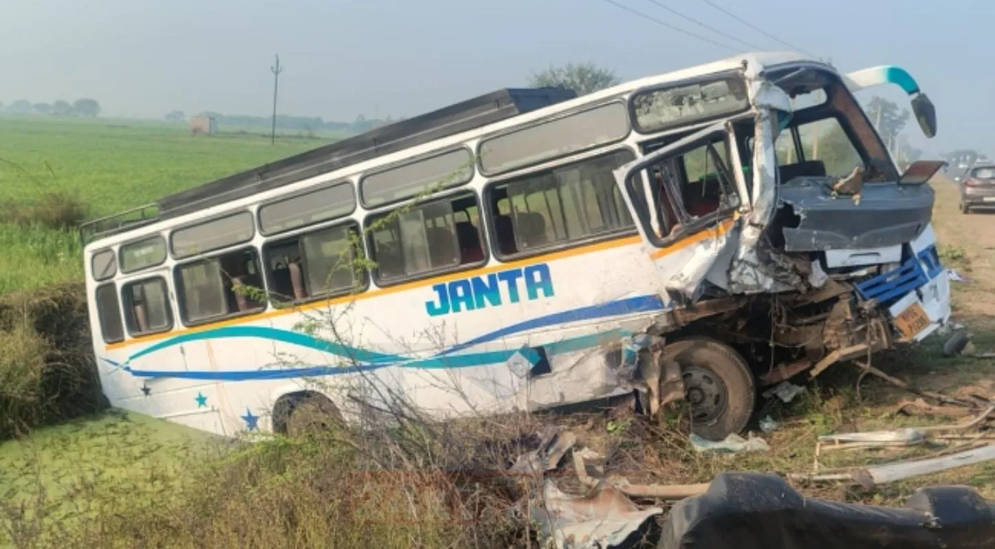 Bus Car Accident: બસની દશા બગડી ગઈ...