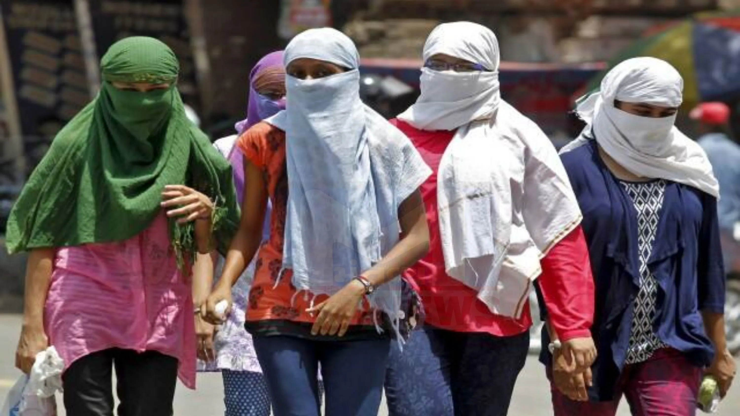 18 ફેબ્રુઆરીથી તાપમાન (Heatwave Alert) વધવા લાગશે. હવે તાપમાન 41 ડિગ્રીને પાર કરી રહ્યું છે, તેથી આપણે પણ સાવધ રહેવું જોઈએ.