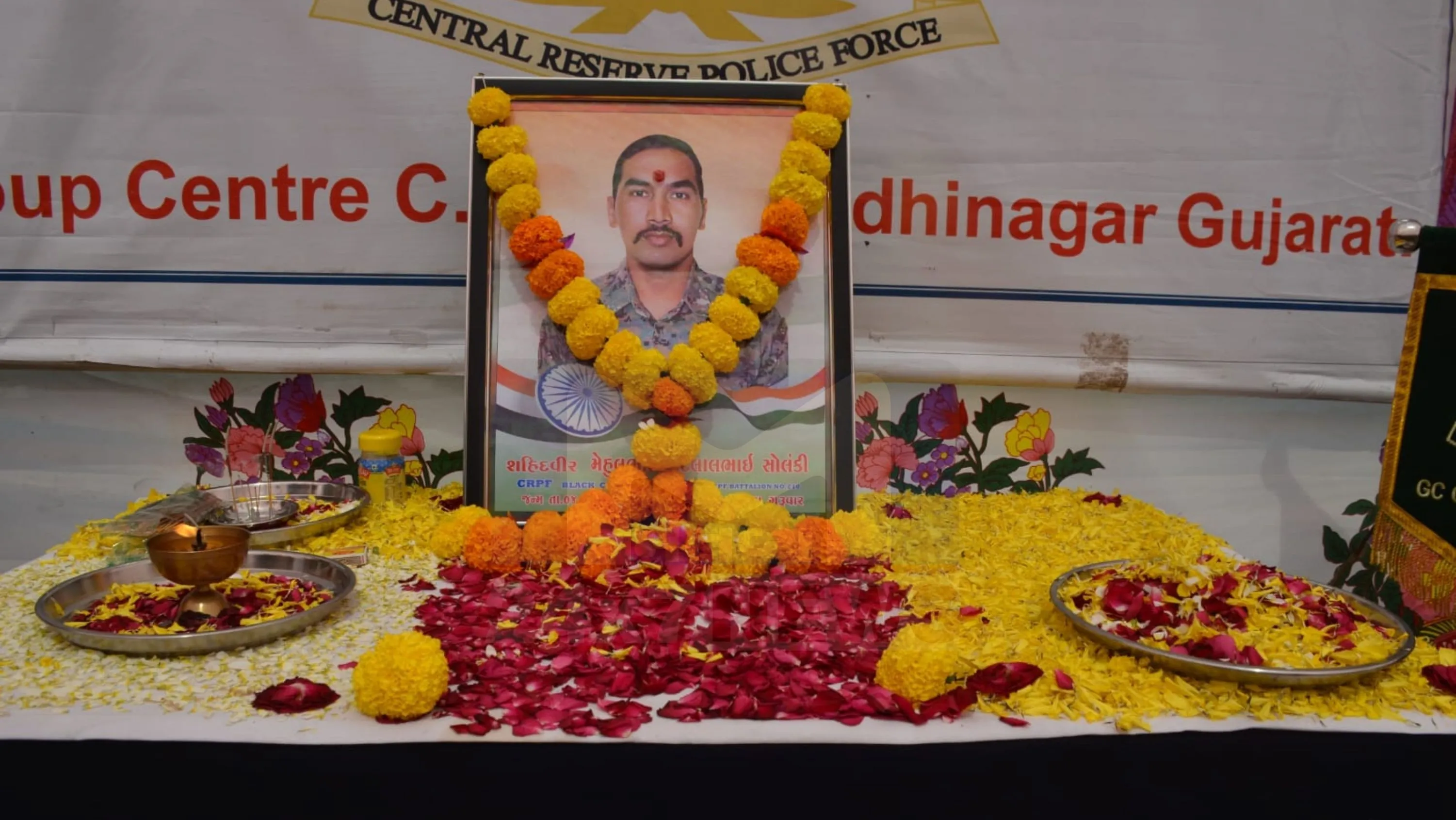 મુઠભેડમાં ગોળી વાગતા શહીદ થયેલ જવાન (Martyred Soldier) મેહુલભાઈ નંદલાલભાઈ સોલંકીને નાયબ મુખ્યમંત્રી  હર્ષભાઈ સંઘવી