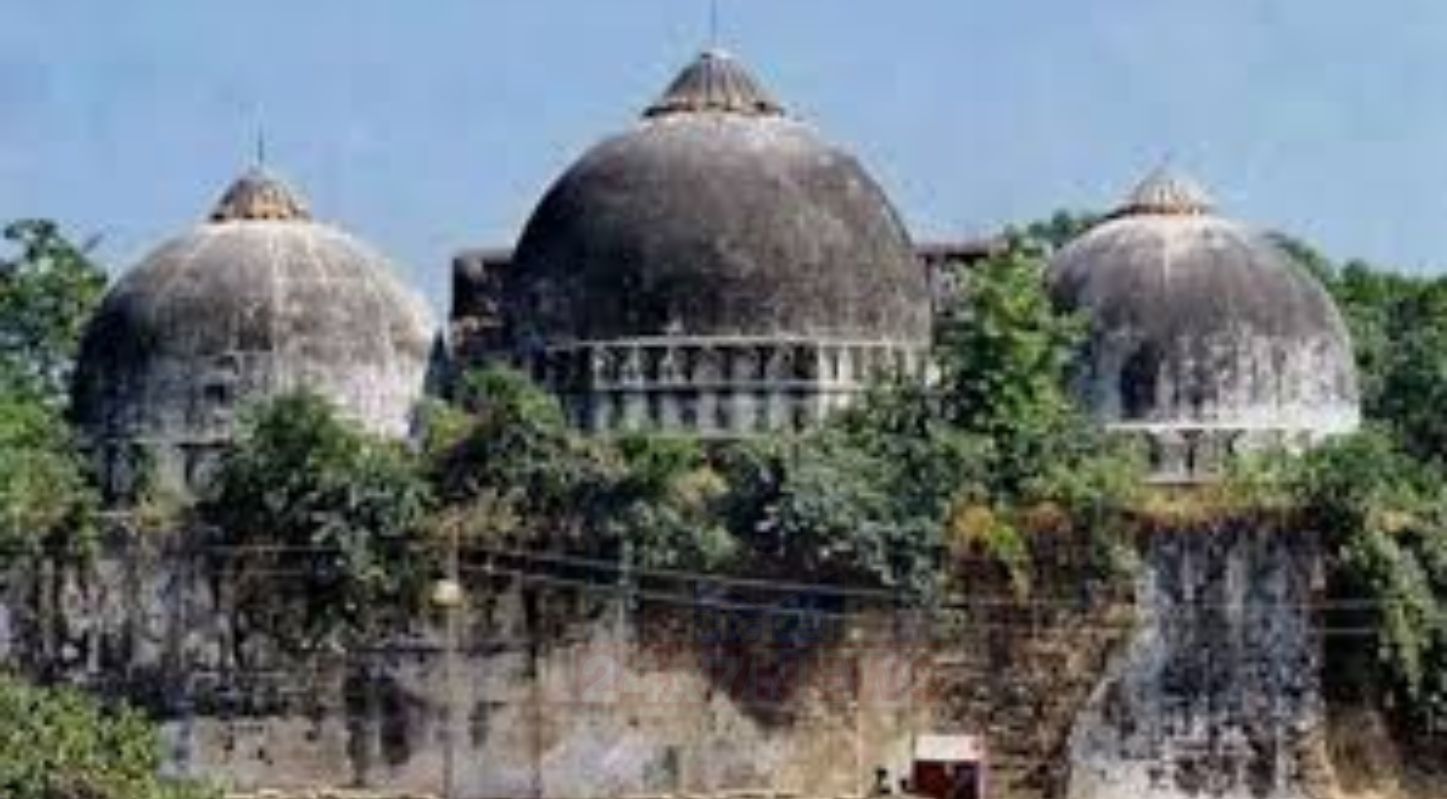 કોર્ટે (Supreme Court)એમ પણ કહ્યું હતું કે બાબરે હિન્દુઓને "ગુલામ" તરીકે ઓળખાવ્યા હતા, તેથી આવી પ્રવૃત્તિઓમાં સામેલ લોકો સામે કાર્યવાહી થવી જોઈએ.