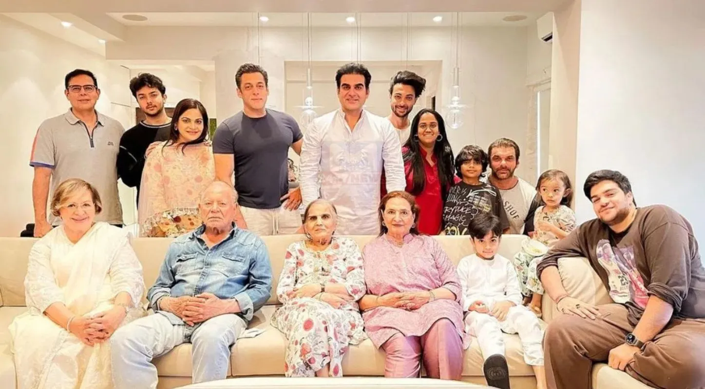 Salman Khan, બોલીવુડ, સલીમ-જાવેદ, લીલાવતી હોસ્પિટલ, સ્ક્રિપ્ટ રાઇટર