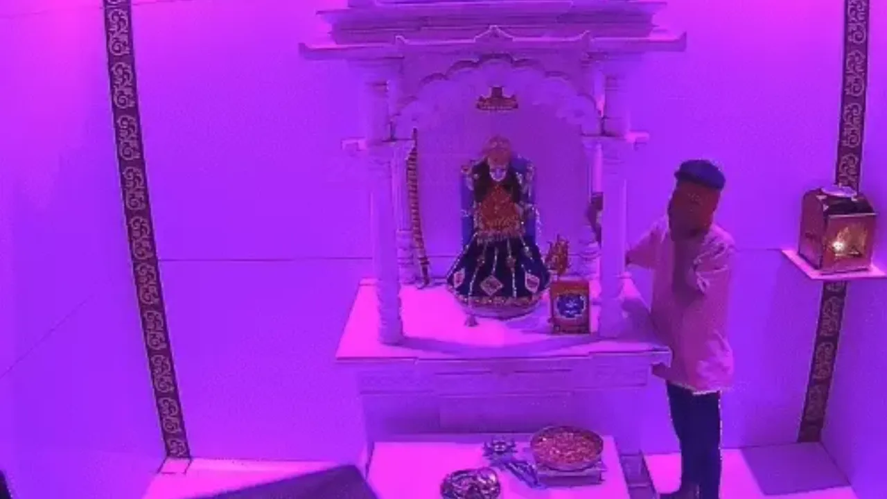 Vadodara Temple Theft CCTV