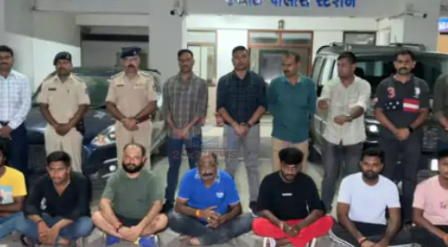 કારના કાફલા સાથે સીન સપાટા