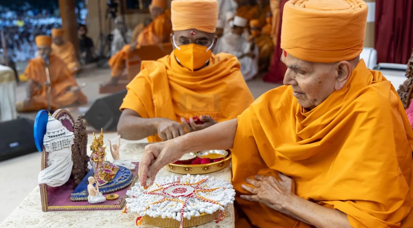 BAPS, નવયુવાનો, દીક્ષા, વકીલ, MBA