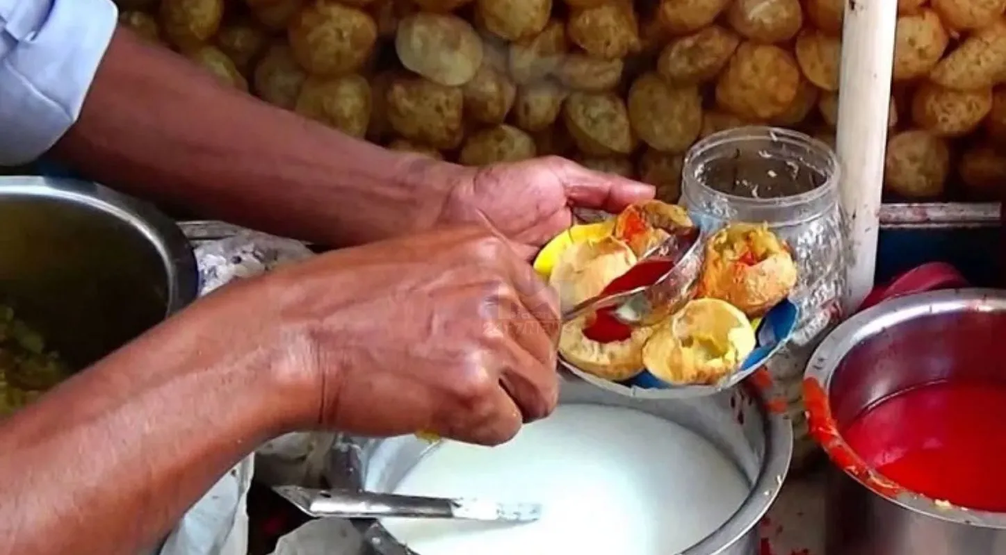 Panipuri,પાણીપુરીની પુરીઓ, રગડો, ચણા-બટાટા, ખૂમચા