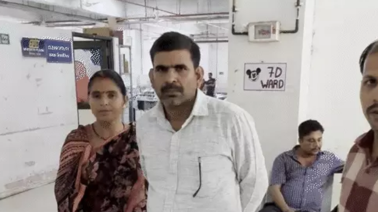 Knife attack  સુરતમાં, વિદ્યાર્થીની સ્થિતિ ગંભીર