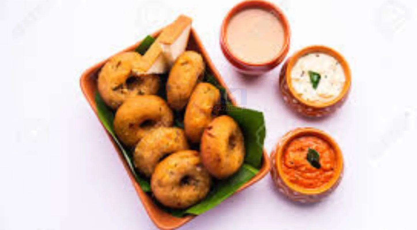 Bread Medu Vada, બચેલી બ્રેડ, દહીં, સોજી, બ્રેકફાસ્ટ રેસિપી
