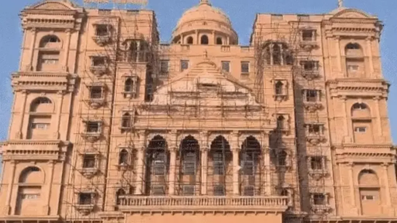 Surat College Girls Suicide