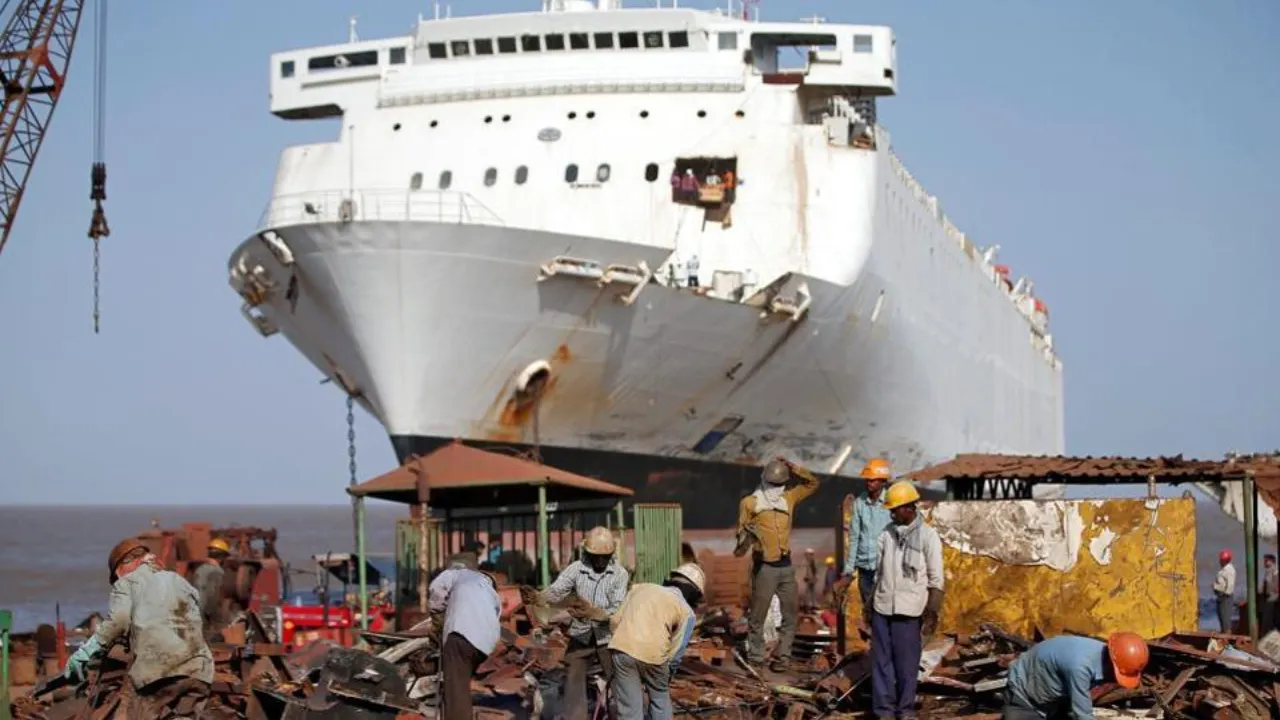 Bhavnagar Alang Ship Breaking