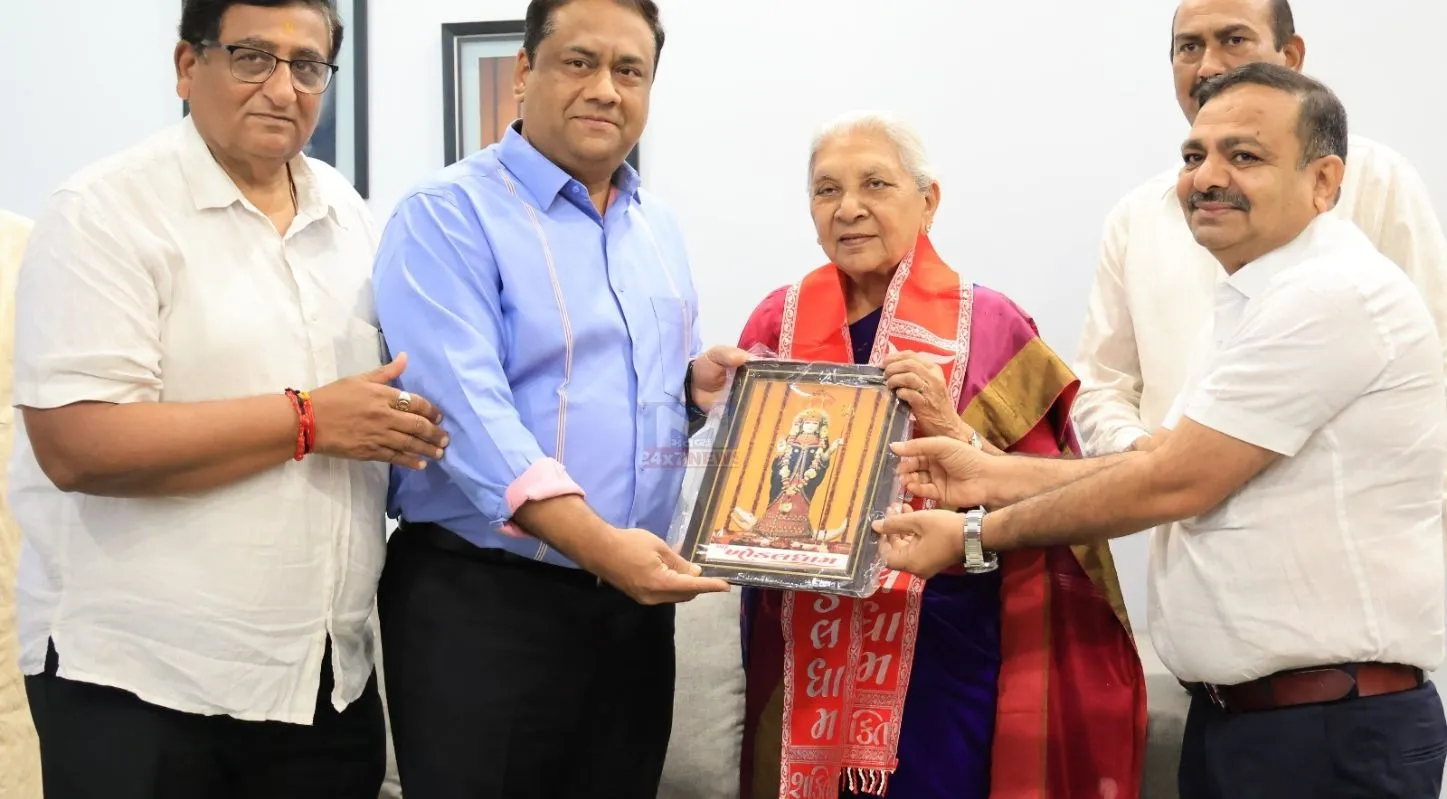 Anandiben Patel. આનંદીબેનનું સ્વાગત, બાવન ગજની ધજા, અનાર પટેલ, ખોડલધામ દર્શન