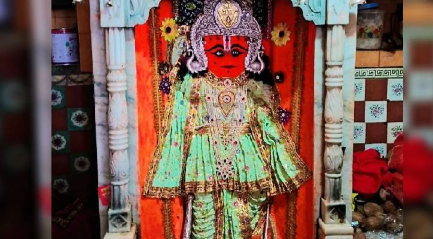 Doctor Hanuman, રહસ્યમય મંદિર, ડૉક્ટરનો પોશાક, ગોપી સ્વરુપ, બજરંગબલી