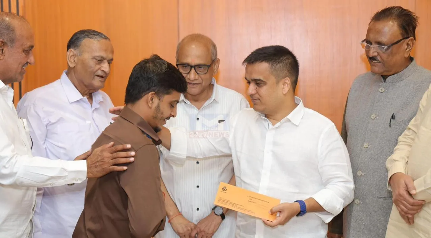 Harsh Sanghvi, નરેન્દ્ર મોદી, ગાંધીનગર, દિવ્યાંગો, અકસ્માત વીમાનું કવચ