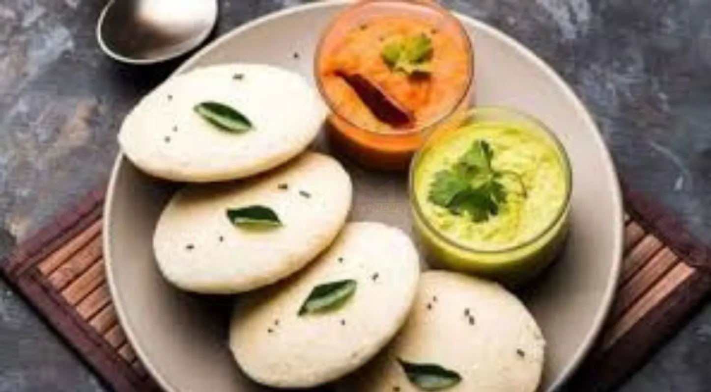 Leftover Rice Idli, વાસી ભાત, વાનગી, નારિયેળની ચટણી, સાંભાર
