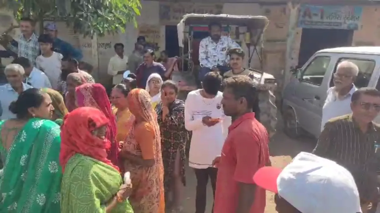 Upleta Moti Paneli Gas Agency Protest