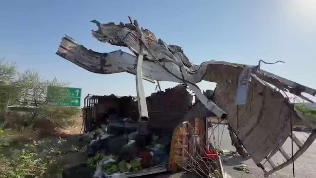 Mahesana હાઈવે પર બેકાબૂ લક્ઝરી બસે સર્જયો Accident