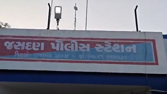 Rajkotમાં 108 કિલો ગાંજો (Ganja) ઝડપાયો
