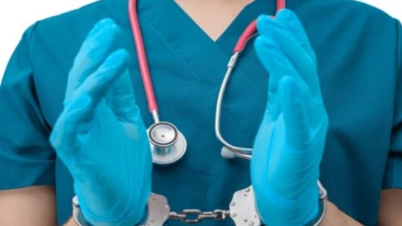 Bogus Doctorની SOGએ પંચમહાલમાં કરી ધરપકડ
