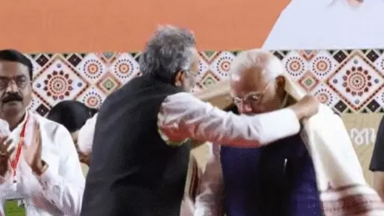PM Modiનું જામનગરની ધરતી પર આગમન, લોકોમાં જબરદસ્ત ઉત્સાહ