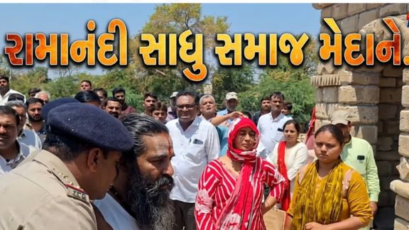 રાજકોટ (Rajkot) જિલ્લાના ધોરાજી તાલુકાના સુપેડી ગામ સ્થિત મુરલી મનોહર મંદિરમાં ચાલી રહેલા ગાદી વિવાદે (Temple Controversy)ફરી એકવાર ગમાવો લીધો છે.