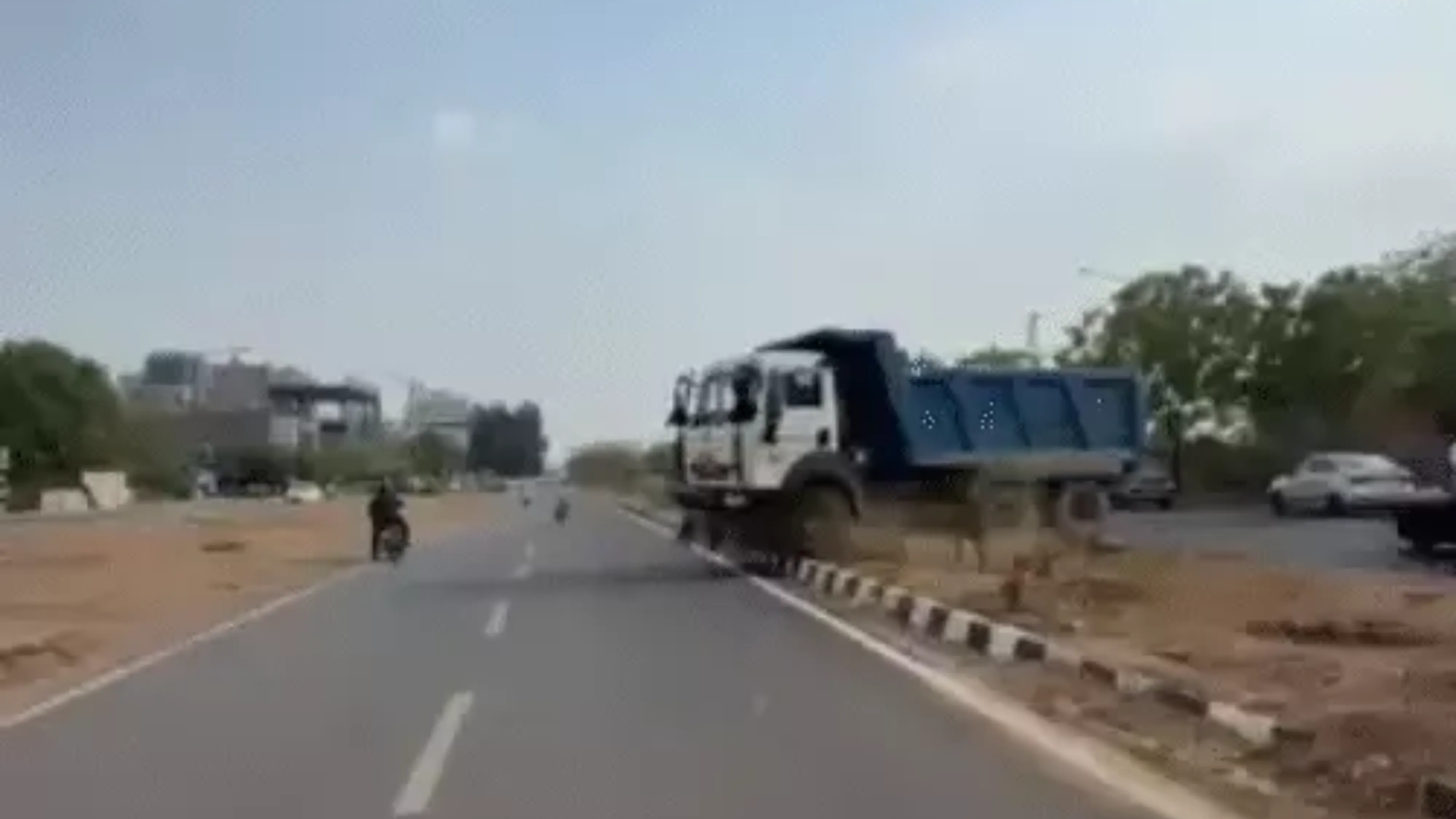 Ahmedabad SG Highway Dumper Chase