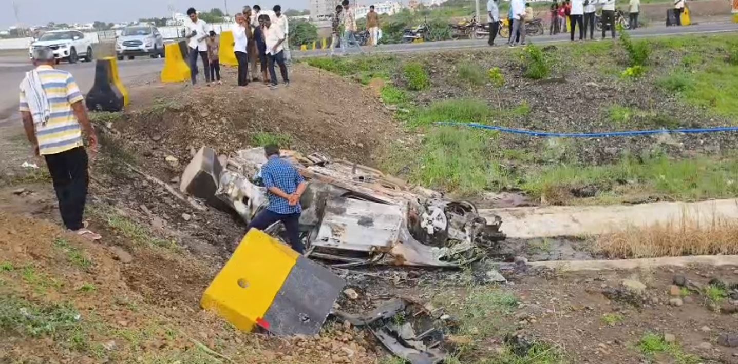 Dholera Car Accident: પત્ની-1 વર્ષના પુત્રનું મોત