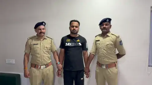 Surat Mobile Theft Racket