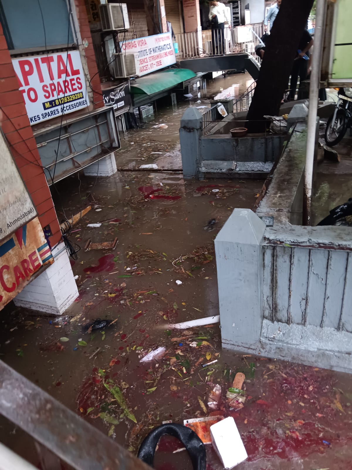 Ahmedabad Heavy Rain: દુકાનોમાં ઘૂસ્યું વરસાદી પાણી