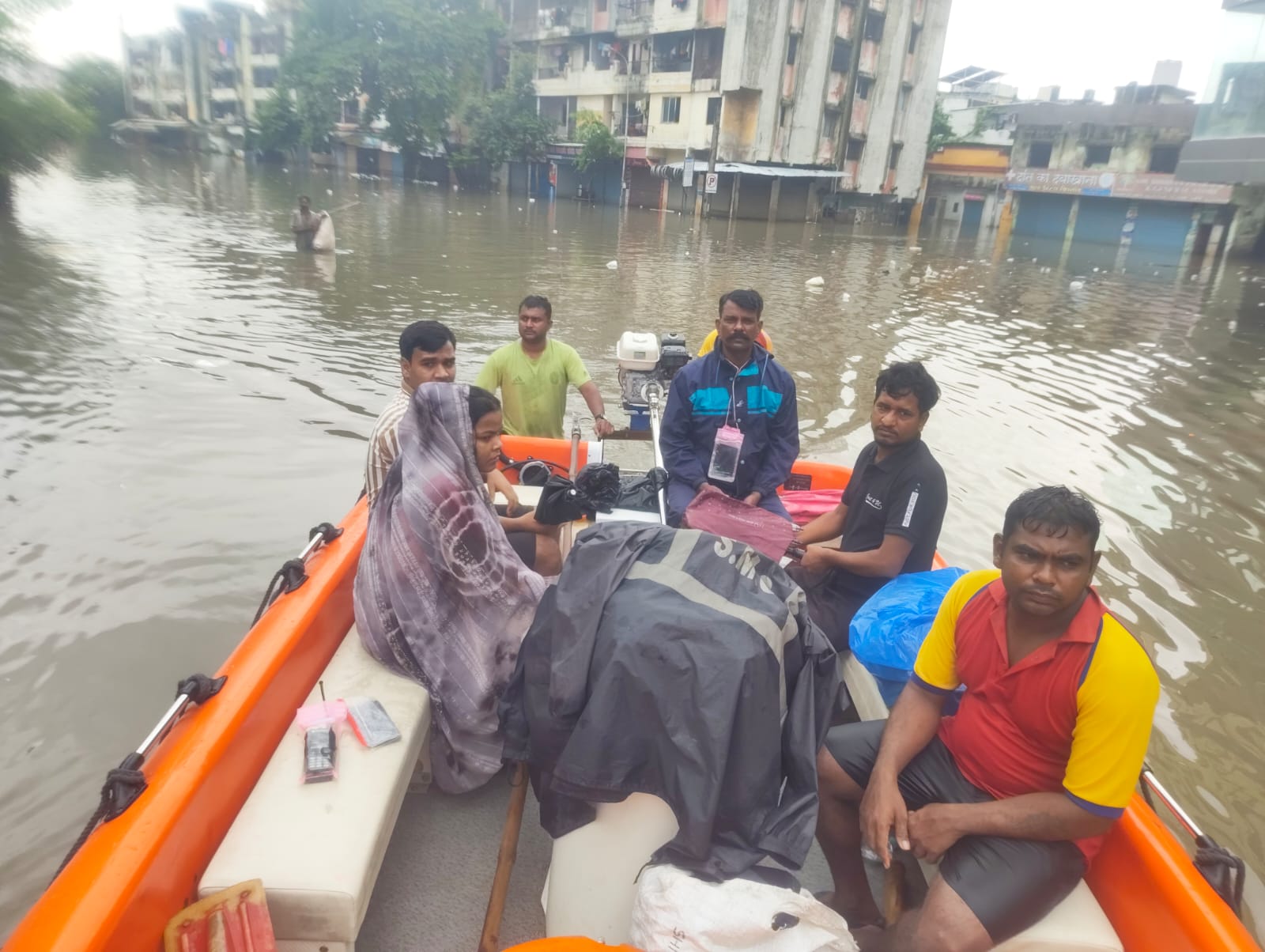Pregnant Woman Rescue: પૂરમાં ફસાયેલી પ્રસૂતા બચી