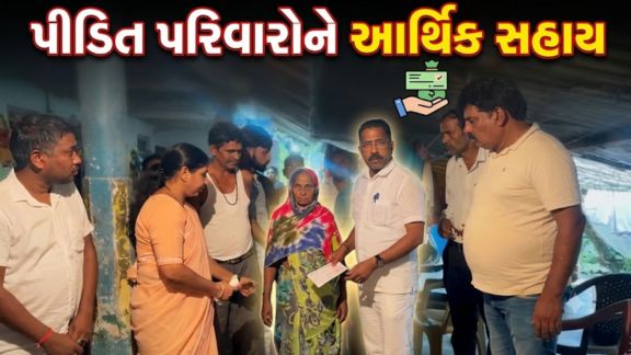વલસાડ (Valsad) જિલ્લાના પંડોર ગામ (Pandor Village)માં કોલક નદી (Kolak River)ના તીવ્ર પ્રવાહમાં બે લોકોના દુઃખદ મોતની ઘટનાએ સમગ્ર વિસ્તારમાં શોકની લાગણી ફેલાવી છે. આ દુર્ઘટના (Flood Tragedy)બાદ રાજ્ય સરકારે માનવતાભર્યો અભિગમ દાખવી બંને પીડિત પરિવારોને ₹4-4 લાખની આર્થિક સહાય (Financial Assistance) મંજૂર કરી છે