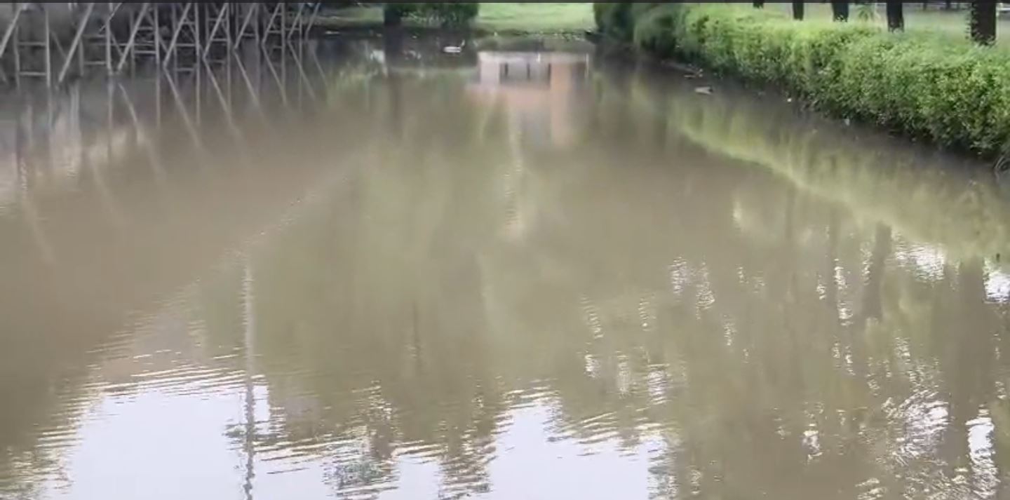 Ahmedabad Waterlogging: જનજીવન હજુ અસ્તવ્યસ્ત