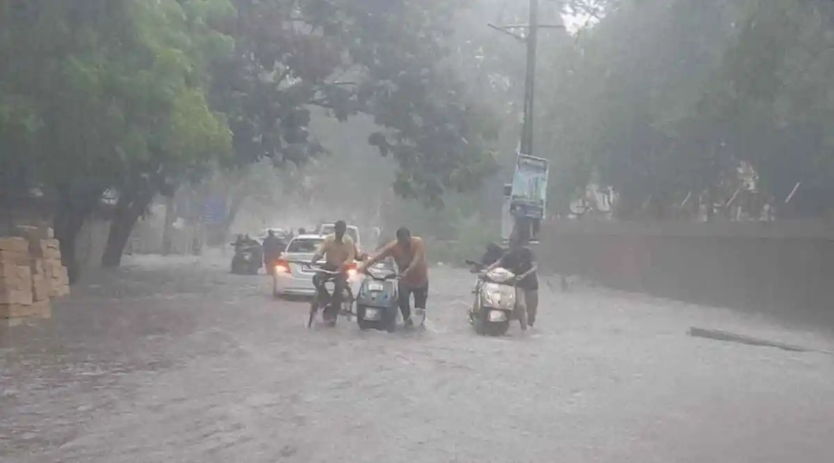 Ahmedabad Heavy Rain: અંડરપાસ બંધ, શહેર ઠપ