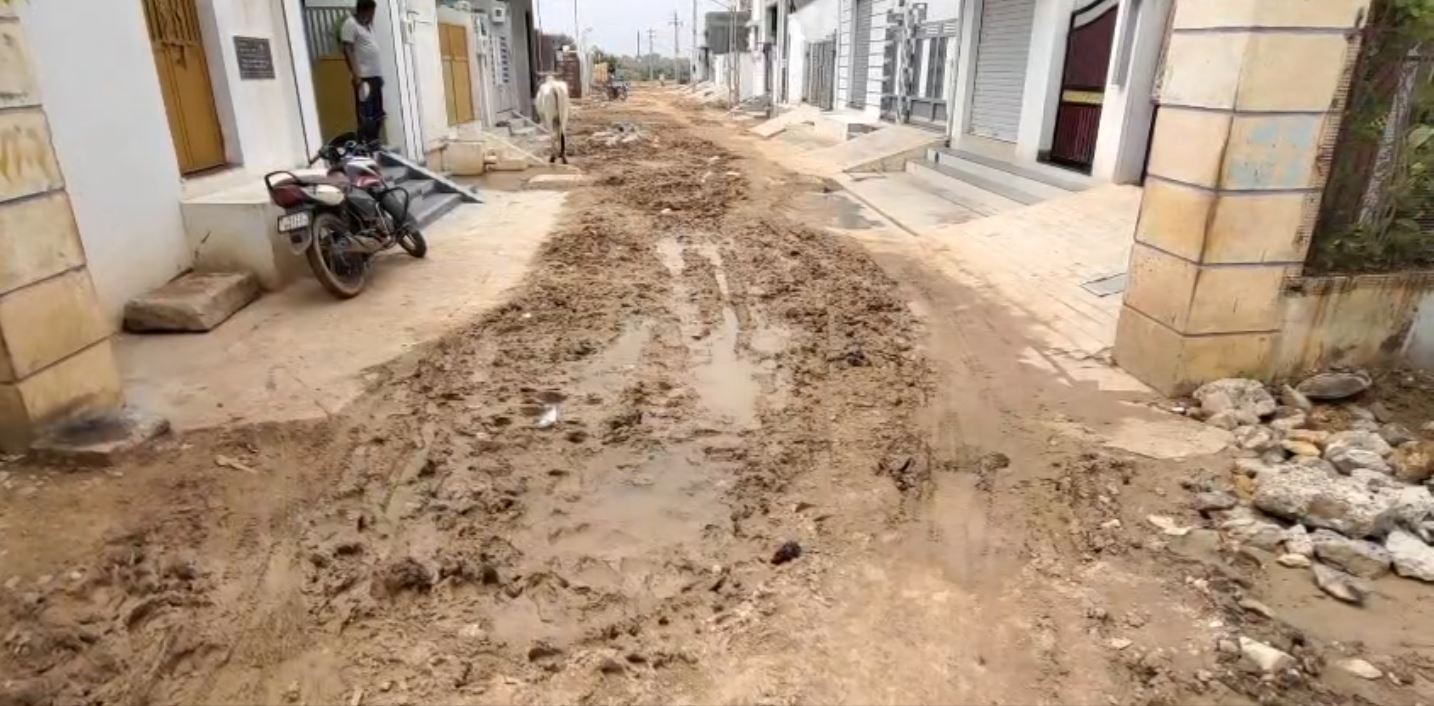 Road Damage: કાદવ અને ખાડાનો સામ્રાજ્ય