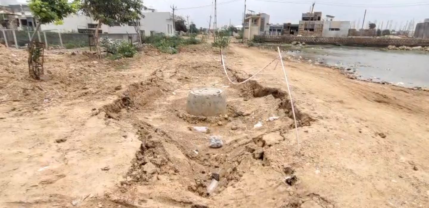 Road Damage: કાદવ અને ખાડાનો સામ્રાજ્ય