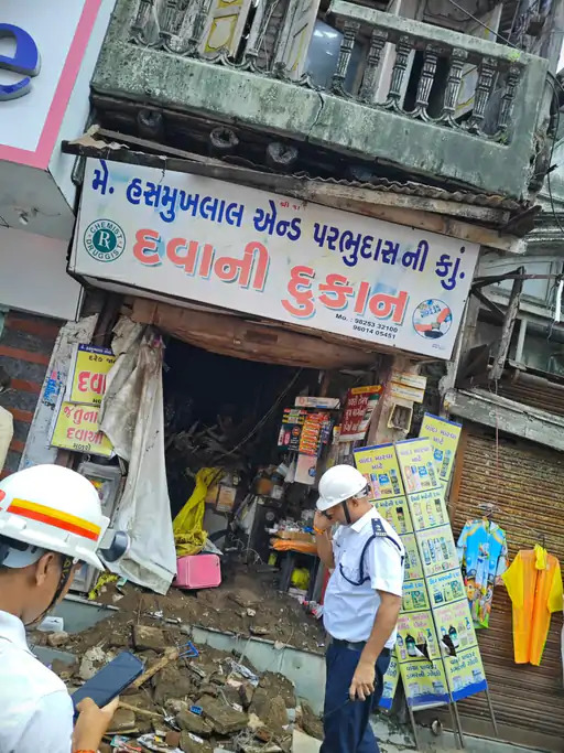 Surat Building Collapse: વૃદ્ધ વેપારીનું મોત