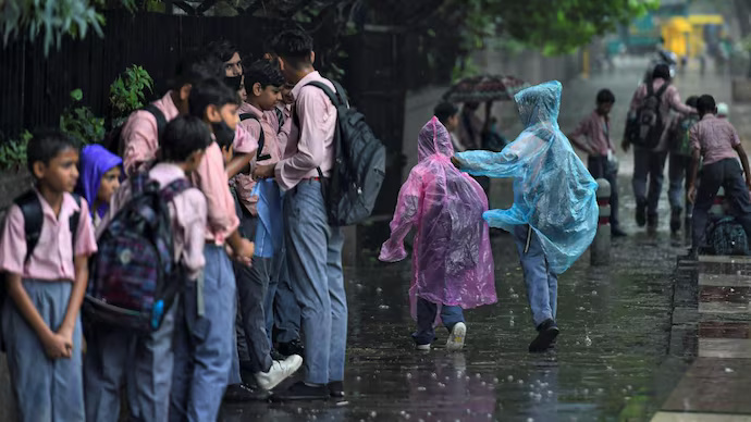 School Holiday: 31 જુલાઈએ ગુજરાતમાં રેડ એલર્ટ