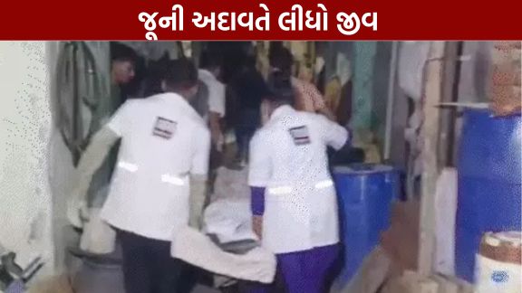 અમદાવાદ (Ahmedabad)ના પૂર્વ વિસ્તારમાં આવેલા બહેરામપુરા (Behrampura)ના સંતોષનગર વિસ્તારમાં મોડી રાત્રે એક યુવકની તીક્ષ્ણ હથિયાર વડે હત્યા (Murder)થતાં વિસ્તારમાં ચકચાર મચી ગઈ છે