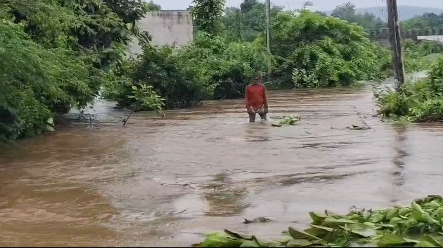 MahiSagar Heavy Rain: 4 ગામ સંપર્કવિહોણાં, 28 લોકોનું રેસ્ક્યુ; 100 લોકો ગામમાં ફસાયા