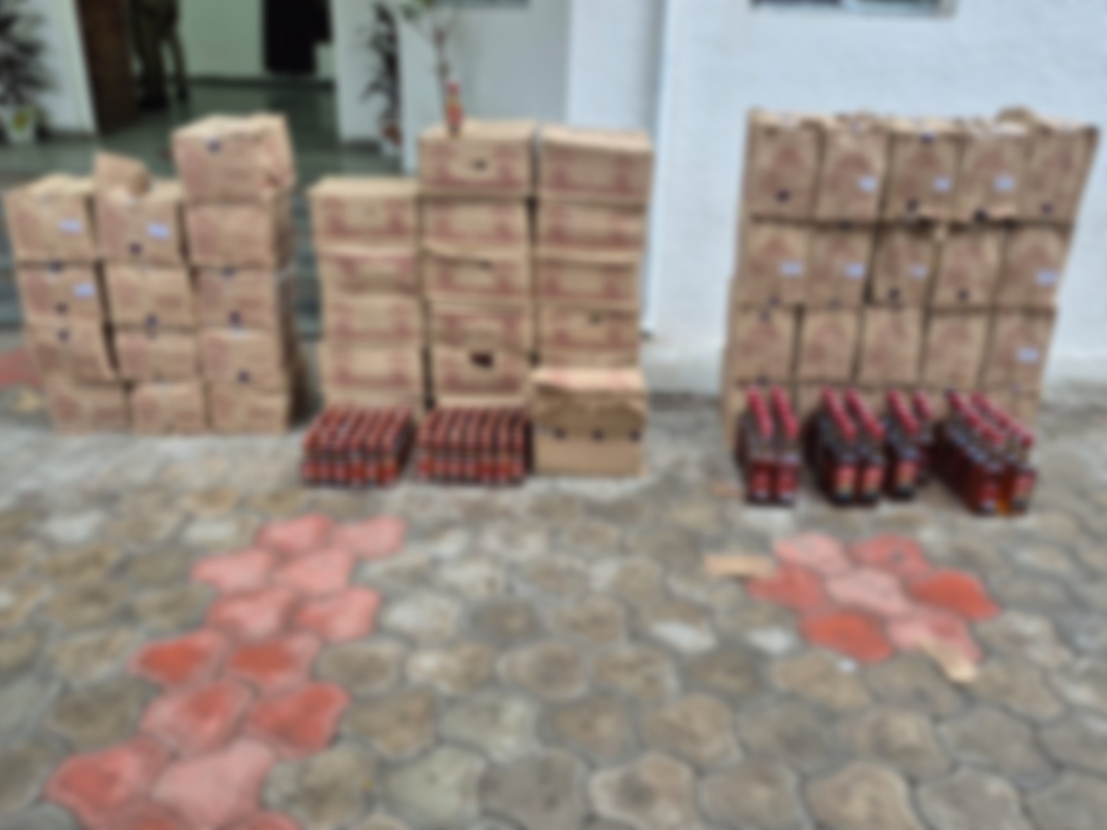  Vinchhiya SMC Raid: 1,556 વિદેશી દારૂની બોટલો ઝડપાઈ