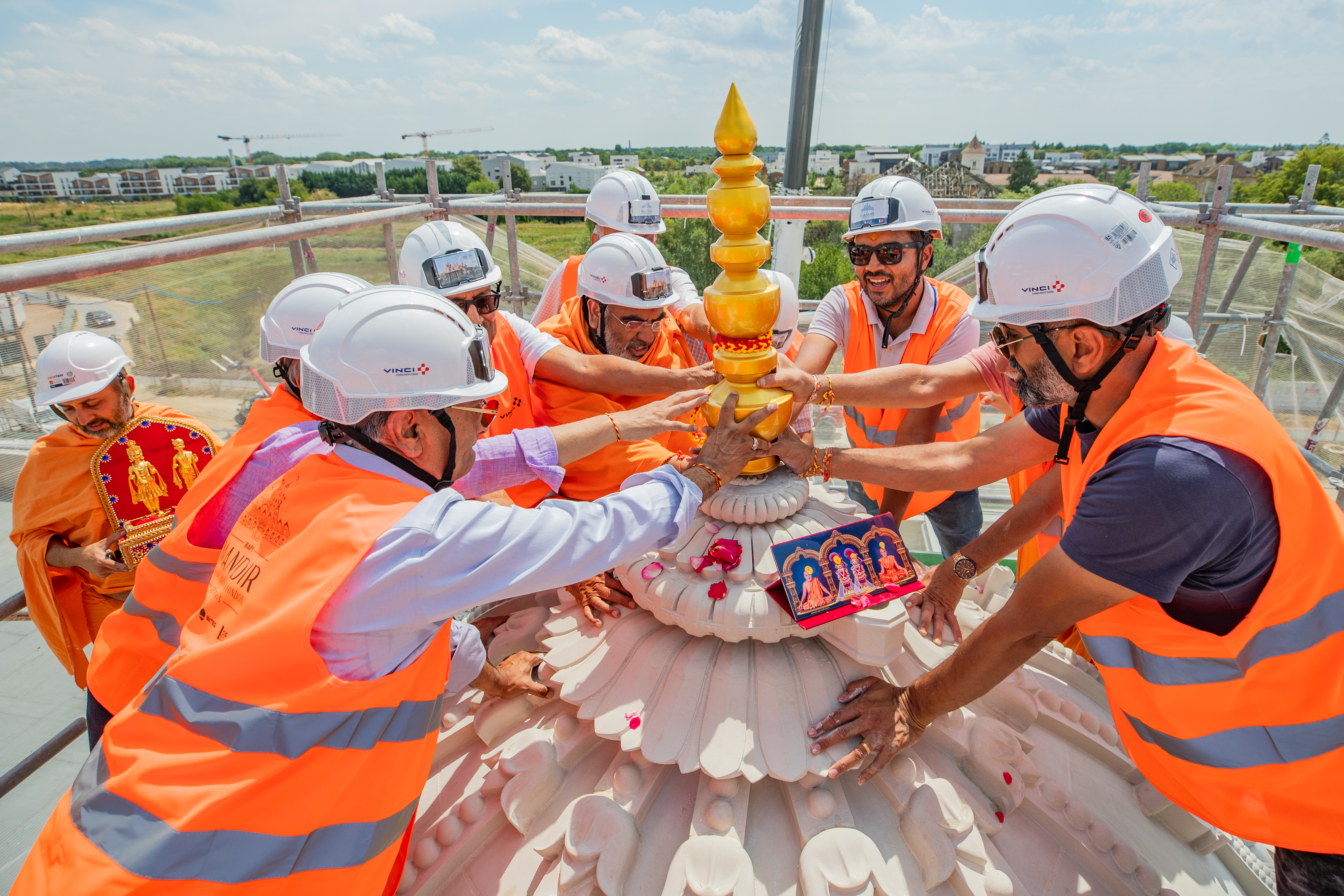 BAPS Swaminarayan Temple France: ફ્રાન્સમાં પ્રથમ પરંપરાગત હિન્દુ મંદિર તૈયાર