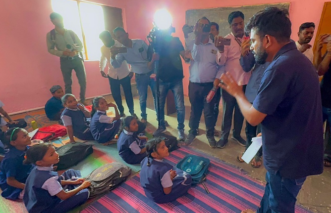 સ્કૂલ ઠીક કરો અભિયાન બાદ હિંગોલીની સરકારી શાળામાં પ્રિન્સિપાલ સામે કાર્યવાહી