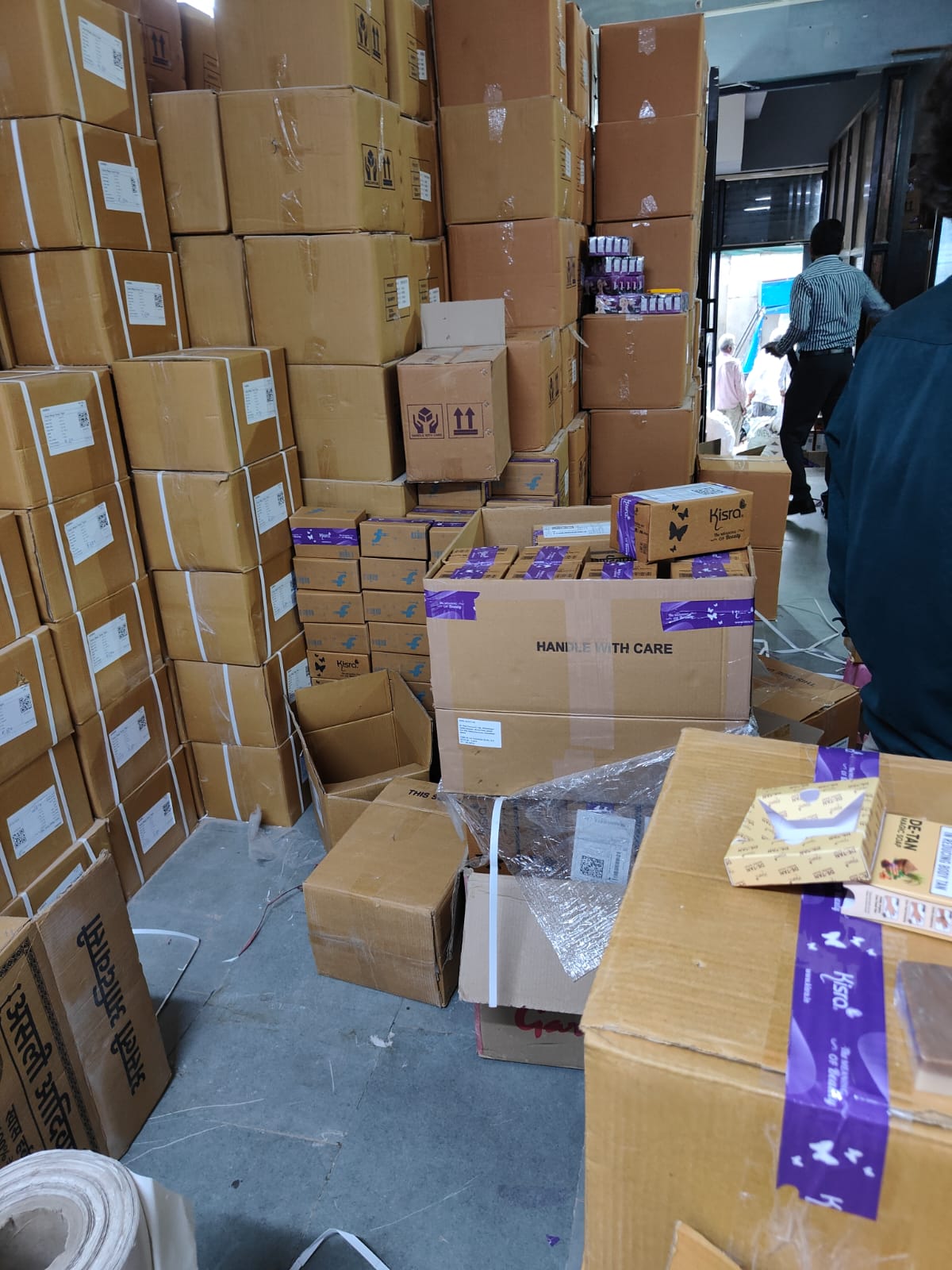 Ahmedabad Fake Cosmetics રૂ.11.68 લાખનો મુદ્દામાલ ઝડપાયો